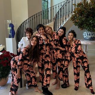 Kendall Jenner feet photo thumbnail