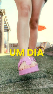 Larissa Manoela feet photo thumbnail