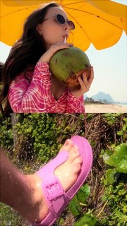 Larissa Manoela feet photo thumbnail