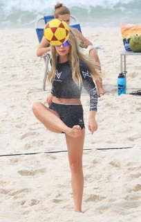 Jade Picon feet photo thumbnail