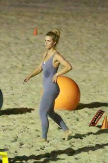 Carolina Dieckmann feet photo thumbnail