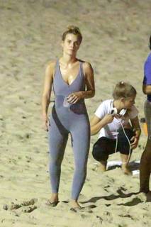 Carolina Dieckmann feet photo thumbnail