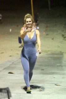 Carolina Dieckmann feet photo thumbnail