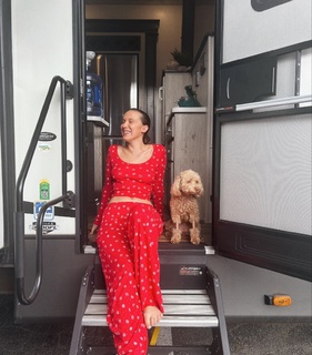 Millie Bobby Brown feet photo thumbnail