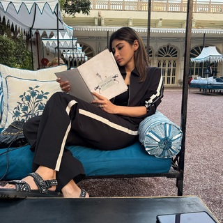 Mouni Roy feet photo thumbnail