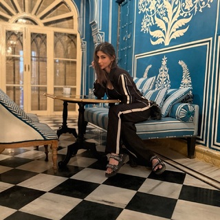 Mouni Roy feet photo thumbnail