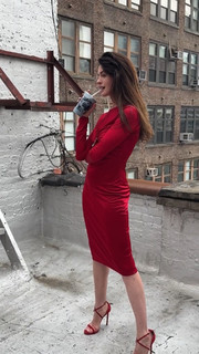 Anne Hathaway feet photo thumbnail