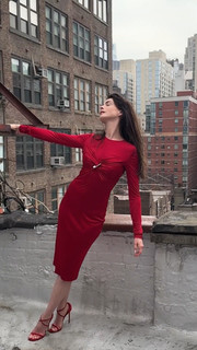 Anne Hathaway feet photo thumbnail