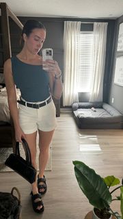 Chelsea Green feet photo thumbnail