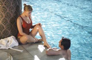 Scarlett Johansson feet photo thumbnail