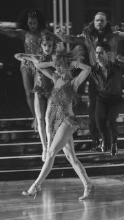 Julianne Hough feet photo thumbnail