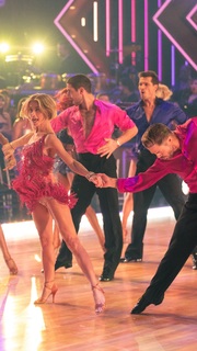 Julianne Hough feet photo thumbnail