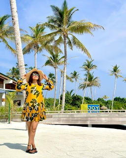 Hina Khan feet photo thumbnail