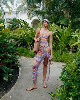 Taylor Hill feet photo thumbnail