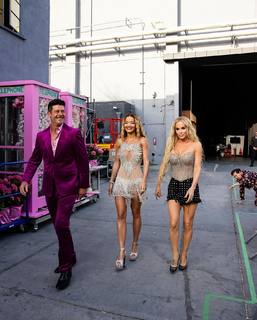 Rita Ora feet photo thumbnail