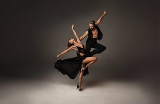Julianne Hough feet photo thumbnail
