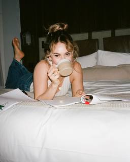 Lily James feet photo thumbnail