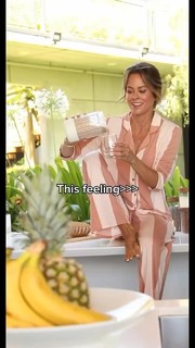 Brooke Burke feet photo thumbnail