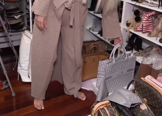 Jelena Karleusa feet photo 2
