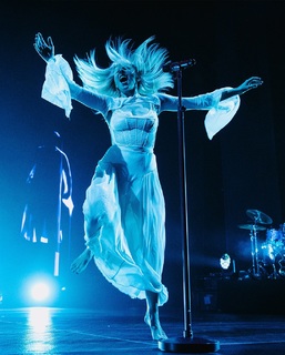 Aurora Aksnes feet photo thumbnail