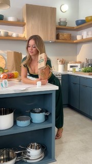Sydney Sweeney feet photo thumbnail