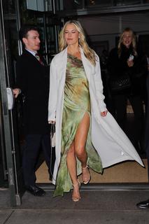 Ali Larter feet photo thumbnail