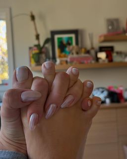 Ashley Graham feet photo thumbnail