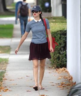 Emmy Rossum feet photo thumbnail