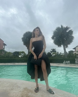 Xenia Tchoumitcheva feet photo thumbnail