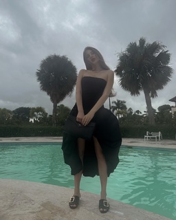Xenia Tchoumitcheva feet photo thumbnail