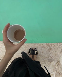 Xenia Tchoumitcheva feet photo thumbnail