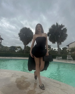 Xenia Tchoumitcheva feet photo thumbnail