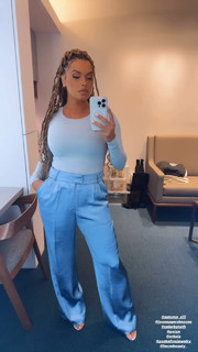 Joy Taylor feet photo thumbnail