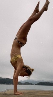 Carolina Dieckmann feet photo thumbnail