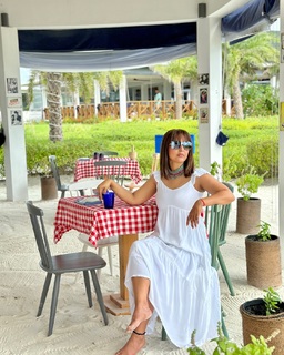 Hina Khan feet photo thumbnail