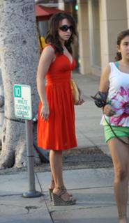 Lacey Chabert feet photo thumbnail