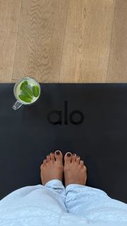 Rochelle Humes feet photo thumbnail