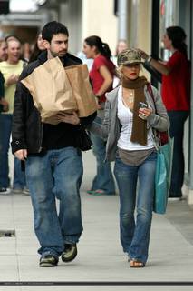 Christina Aguilera feet photo thumbnail