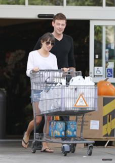Lea Michele feet photo thumbnail