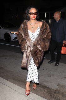 Rihanna feet photo thumbnail