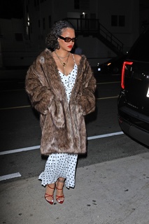 Rihanna feet photo thumbnail