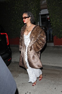 Rihanna feet photo thumbnail