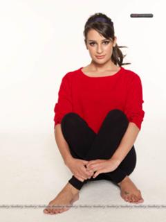 Lea Michele feet photo thumbnail