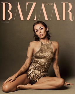 Miley Cyrus feet photo thumbnail