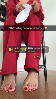 Queen Naija feet photo thumbnail
