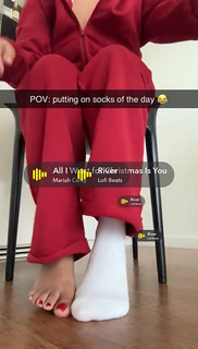 Queen Naija feet photo thumbnail