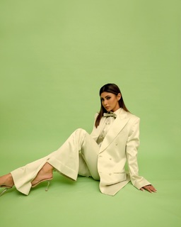 Mouni Roy feet photo thumbnail