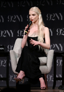 Anya Taylor-Joy feet photo thumbnail