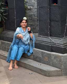 Raveena Tandon feet photo thumbnail