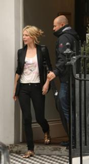 Gwyneth Paltrow feet photo thumbnail